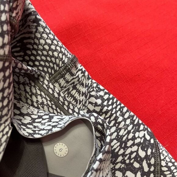 Lululemon Movement Crop Everlux Pants Vapor Gray Leggings Size 6 - Picture 7 of 9